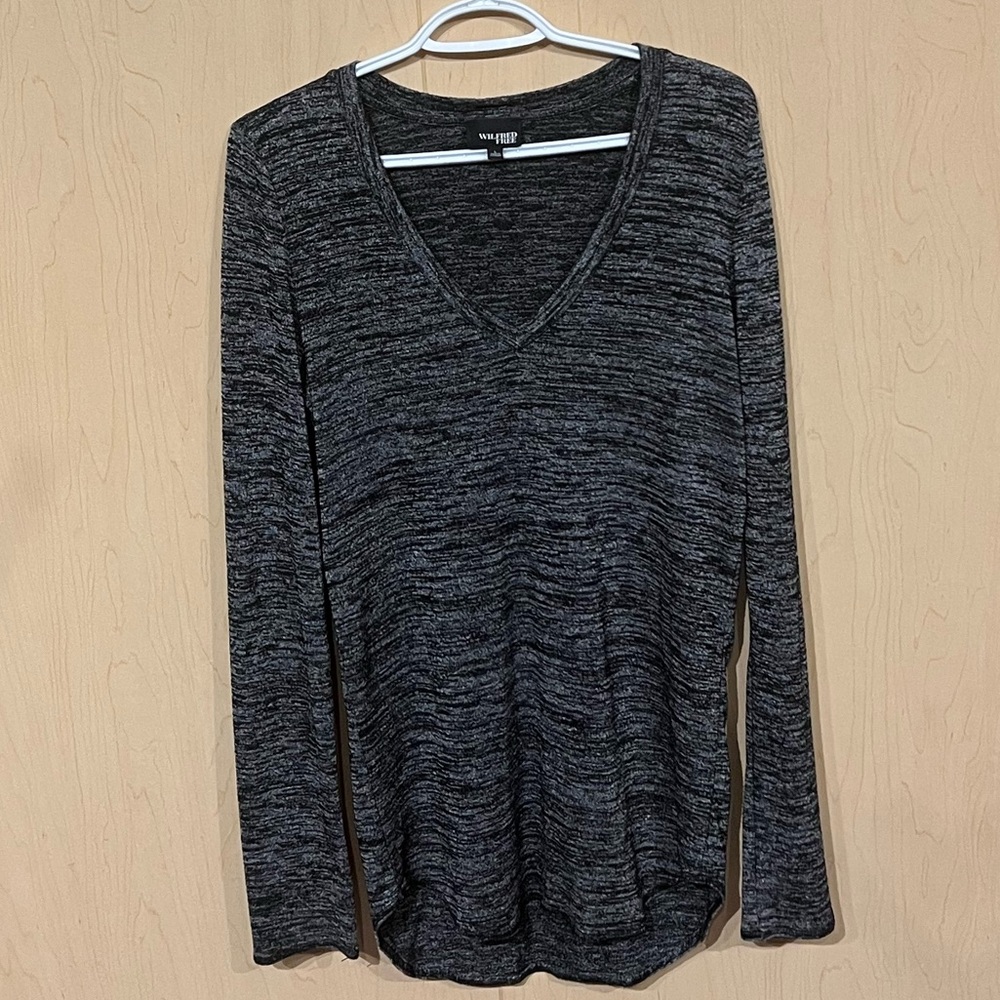 Wilfred Gray V-Neck Top with horizontal back cut out.